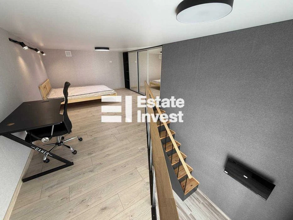 I will sell a 1-room two-level studio apartment on Aviahimichn St.