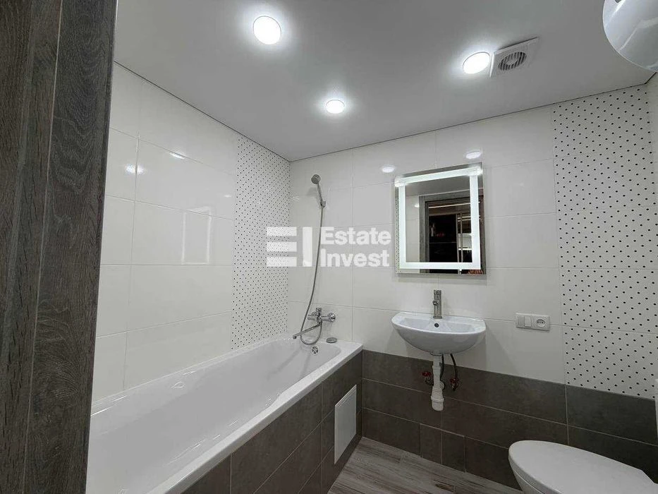 I will sell a 1-room two-level studio apartment on Aviahimichn St.