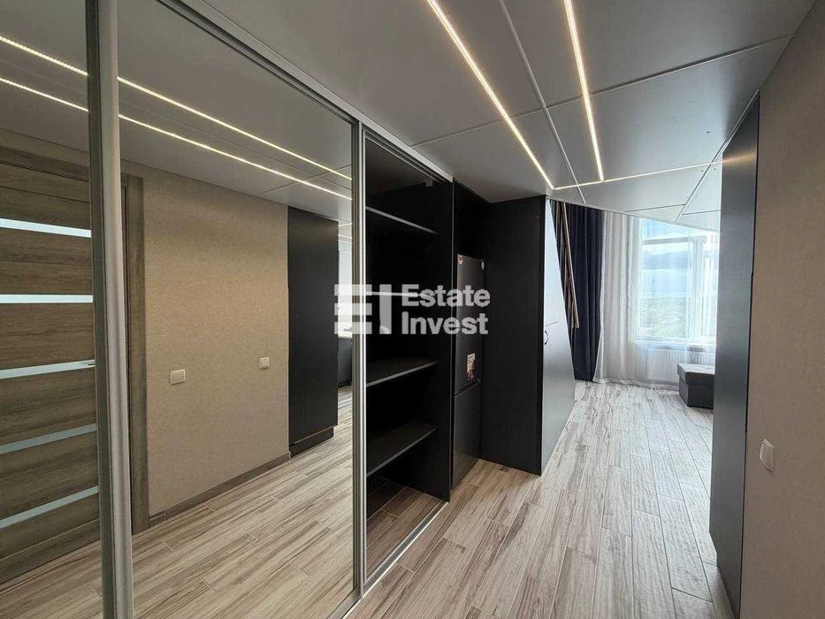 I will sell a 1-room two-level studio apartment on Aviahimichn St.