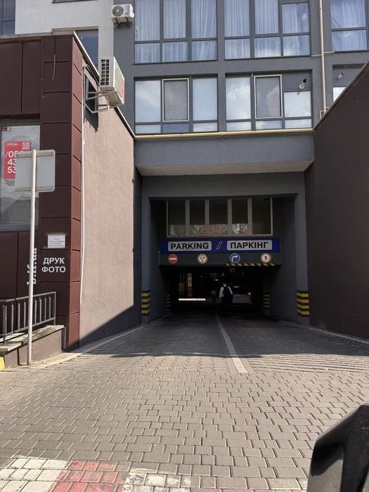 Продається паркомісце в 1 черзі ЖК Княгинин