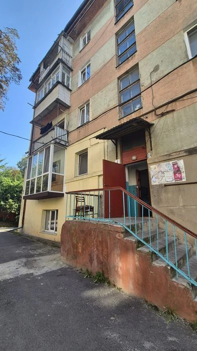 )( Продаж 2-К квартири біля парку
