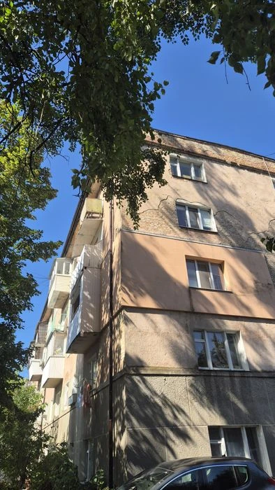 )( Продаж 2-К квартири біля парку