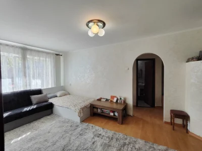)( Продаж 2-К квартири біля парку