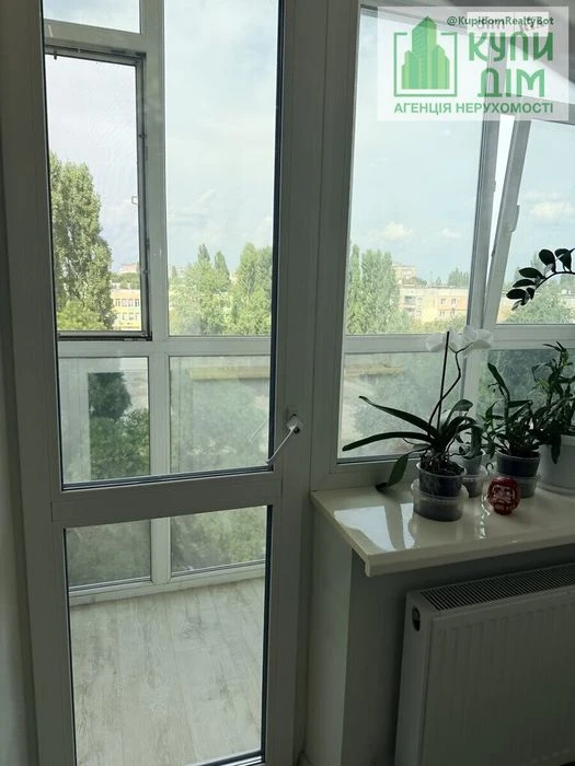 Продаж 3к квартири на Героїв України