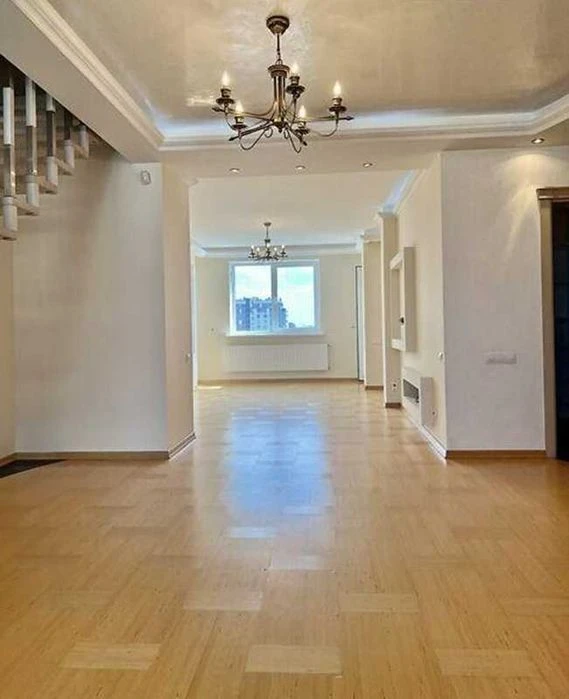 Продаж 4-к. квартири 5/5ц 128/65/17м² вул. Джорджа Вашингтон