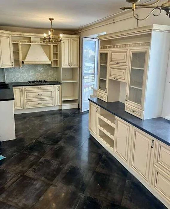Продаж 4-к. квартири 5/5ц 128/65/17м² вул. Джорджа Вашингтон