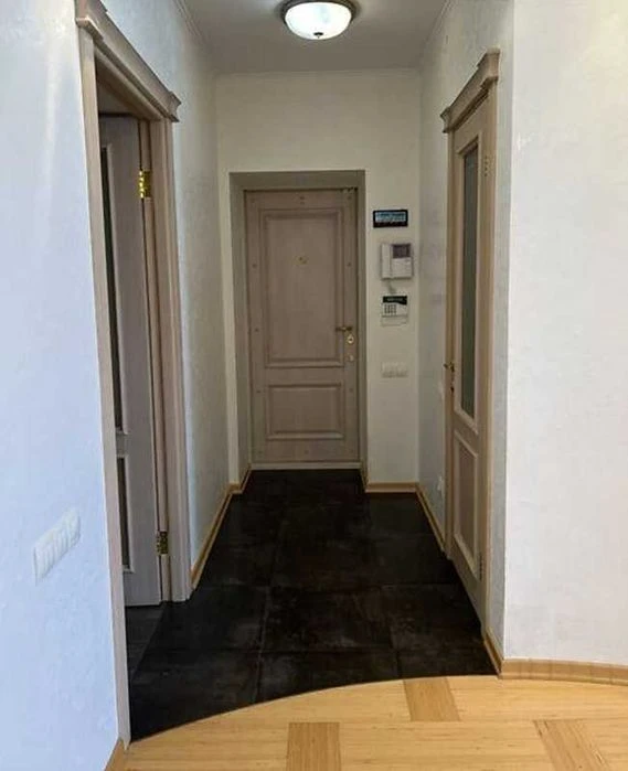 Продаж 4-к. квартири 5/5ц 128/65/17м² вул. Джорджа Вашингтон