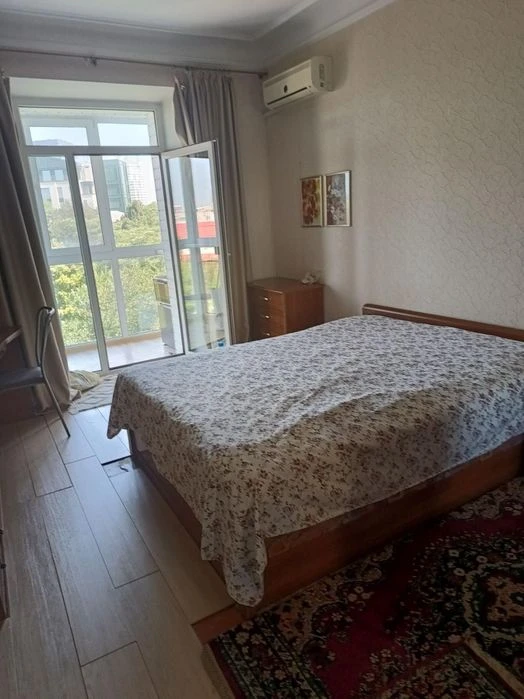 Продам 3-х Центр Нагорка пр. Яворницкого сталинка район Верн