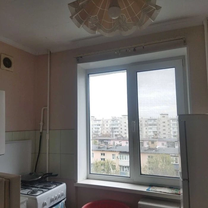 Продам трикімнатну квартиру ,  вул. Кубанській України (Марш