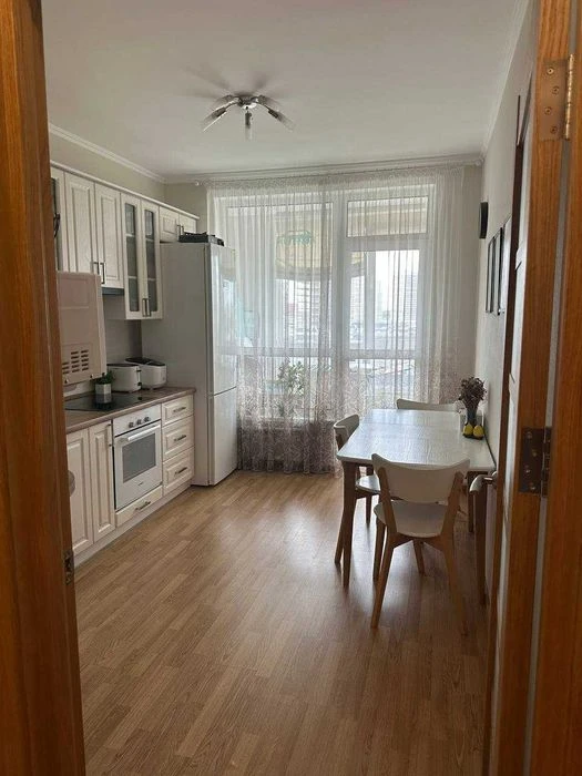Продаж 1-к квартири в ЖК "Варшавський-1", вул. Родини Кристе