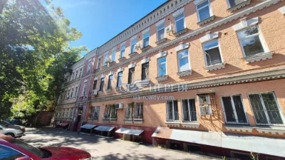 2-кімнатна 60.8 м.кв. Панаса Мирного, 9-Б ст.метро Печерська
