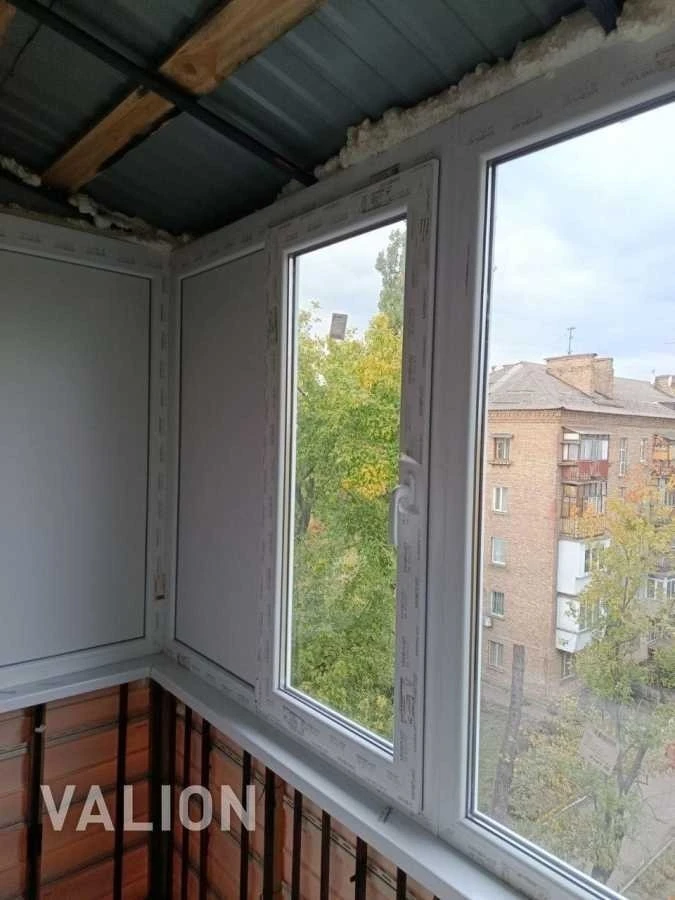 Продаж 3-кімнатної квартири 55.6 м², Новодарницька вул., 23/