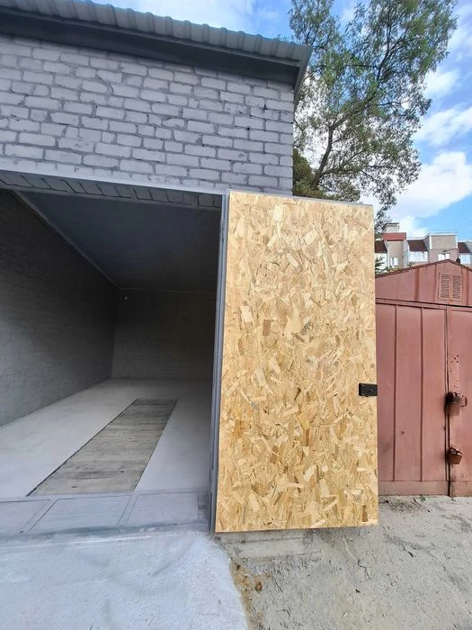 Продаж гаража по вул. Левка Лук'яненка, А/К 10 А, ТРЦ " Голі