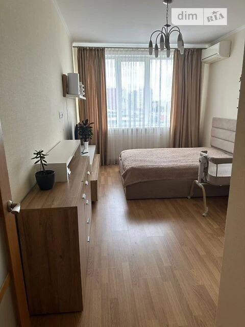Продаж 1к квартири 40.7 кв. м на вул. Родини Крістерів 20 •