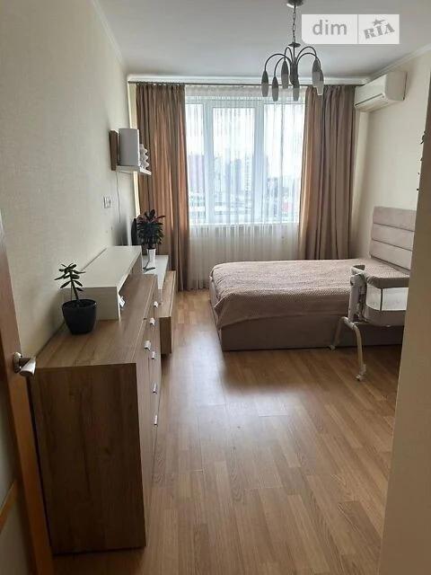 Продаж 1к квартири 40.7 кв. м на вул. Родини Крістерів 20 •