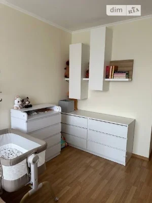 Продаж 1к квартири 40.7 кв. м на вул. Родини Крістерів 20 •