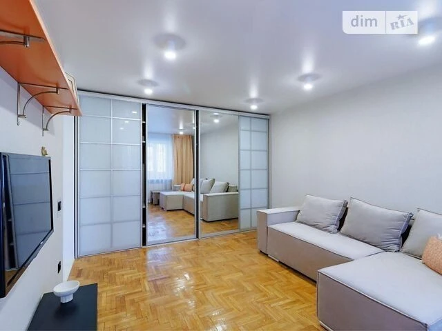 Продаж 1к квартири 30 кв. м на вул. Бастіонна 1/36 • ID 3489