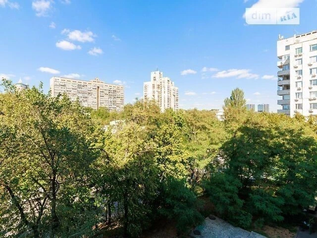 Продаж 1к квартири 30 кв. м на вул. Бастіонна 1/36 • ID 3489
