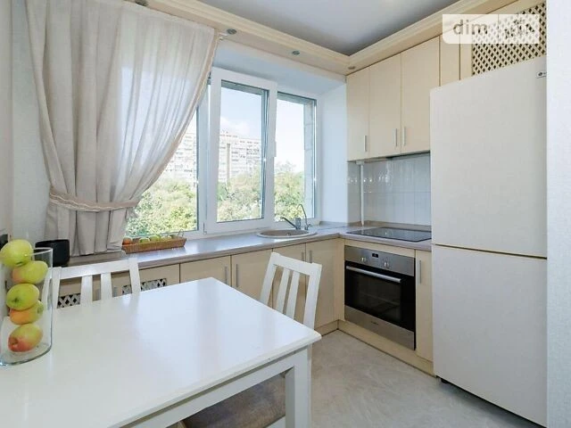 Продаж 1к квартири 30 кв. м на вул. Бастіонна 1/36 • ID 3489