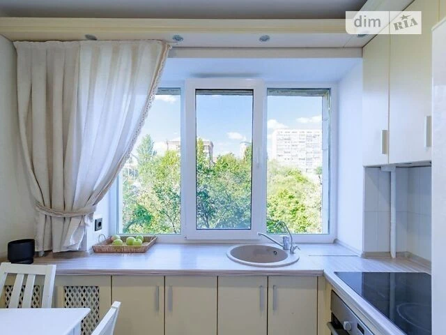 Продаж 1к квартири 30 кв. м на вул. Бастіонна 1/36 • ID 3489