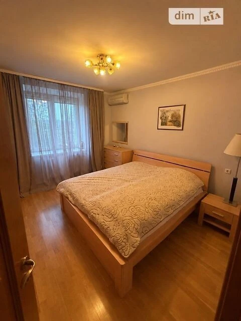 Продаж 3к квартири 85.2 кв. м на вул. Василя Верховинця 10 •