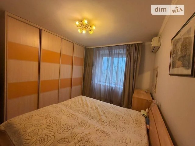 Продаж 3к квартири 85.2 кв. м на вул. Василя Верховинця 10 •