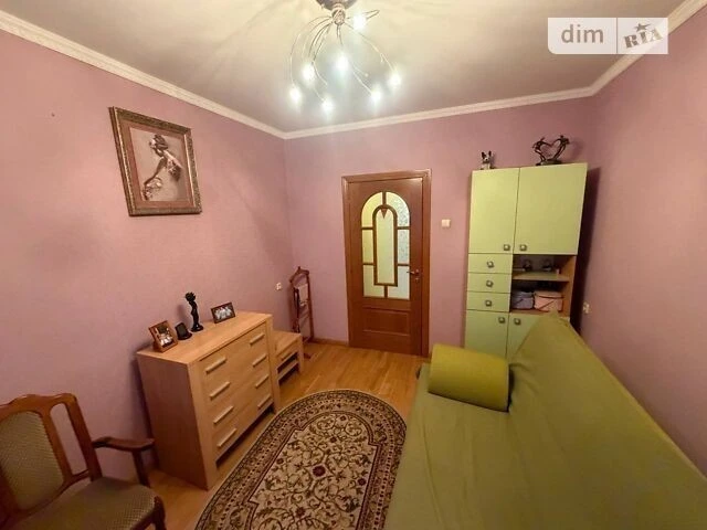 Продаж 3к квартири 85.2 кв. м на вул. Василя Верховинця 10 •