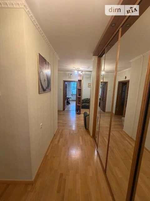 Продаж 3к квартири 85.2 кв. м на вул. Василя Верховинця 10 •