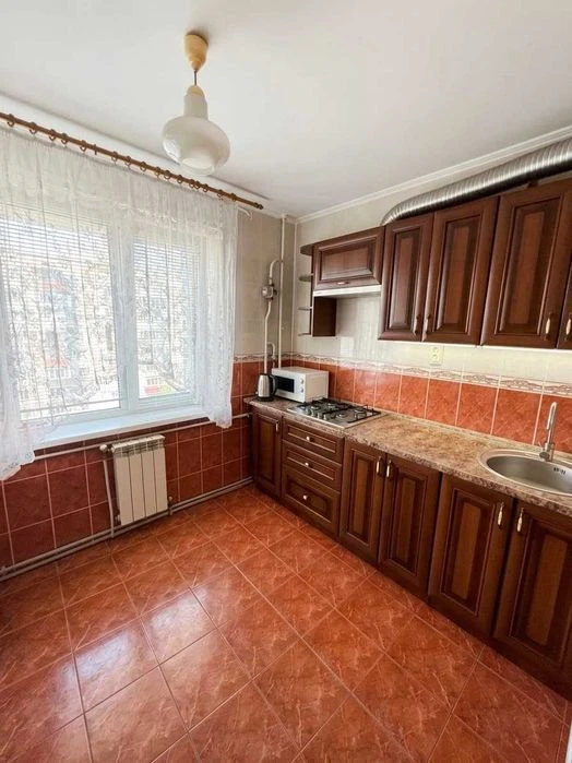 Продаж 1к АГВ середній поверх будинок утеплений по фасаду