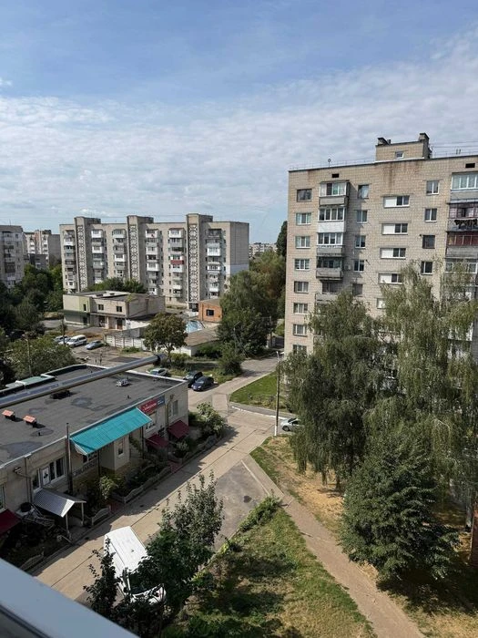 Продаж 1к АГВ середній поверх будинок утеплений по фасаду