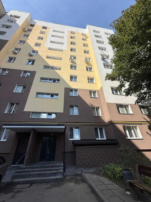 Продаж 1к АГВ середній поверх будинок утеплений по фасаду