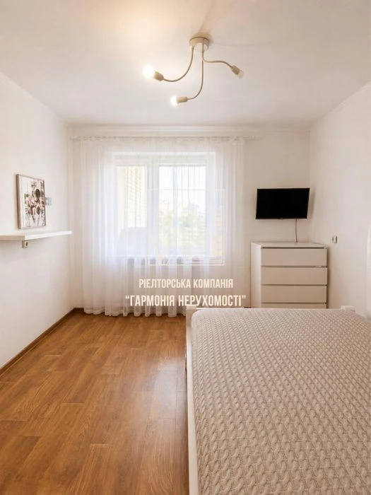 3-room apartment in the residential complex "The Lakes", Holosiivskyi district