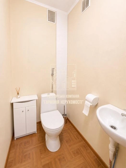 3-room apartment in the residential complex "The Lakes", Holosiivskyi district