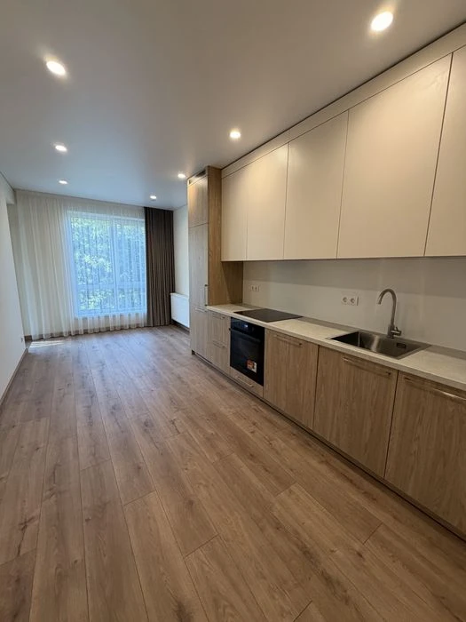 Продаж 2х кімнатної квартири в центрі