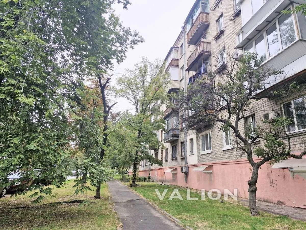 Продаж 3-кімнатної квартири 55.6 м², Новодарницька вул., 23/