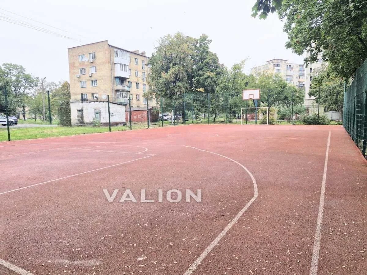 Продаж 3-кімнатної квартири 55.6 м², Новодарницька вул., 23/