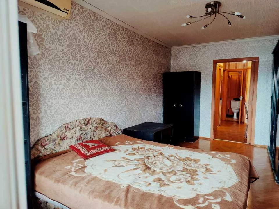 Квартира. Одеса, Середньофонтанська вул.