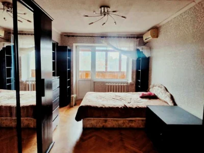 Квартира. Одеса, Середньофонтанська вул.