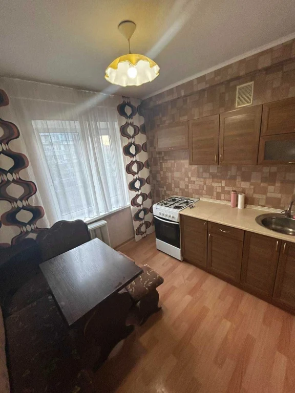 Сдам 2-ком. кв. метро 10 минут, ул. Василя Іваниса 11 (Матею
