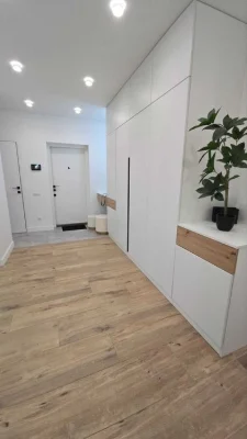Продаж 2х кімнатної квартири і велика простора  кухня студія