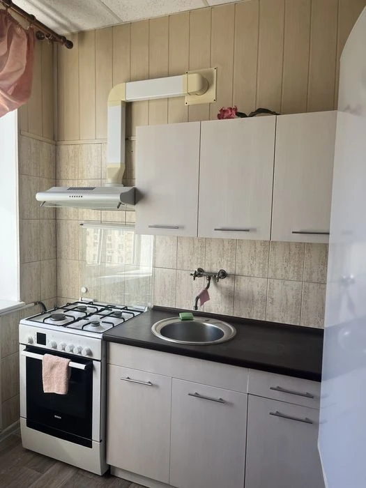 Лесі Украінки,8;Печерськ,2х кімнатна сталінка з ліфтом 58м2,