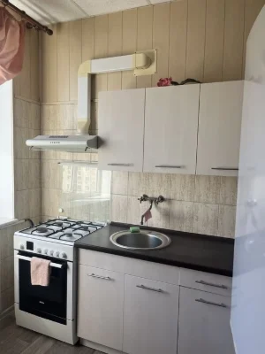 Лесі Украінки,8;Печерськ,2х кімнатна сталінка з ліфтом 58м2,