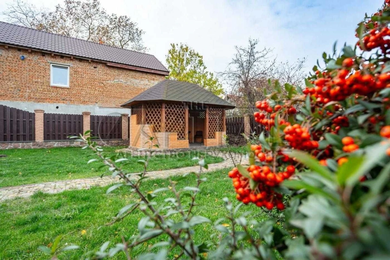Оренда автономного будинку 328 м² біля метро Святошино 10 со