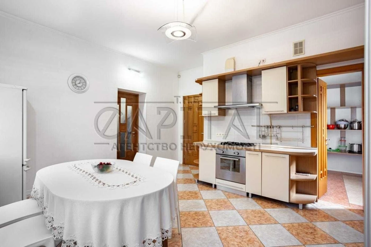 Оренда автономного будинку 328 м² біля метро Святошино 10 со
