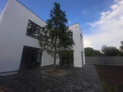 Продаж будинку 218.5 м², 1-а Садова вул.