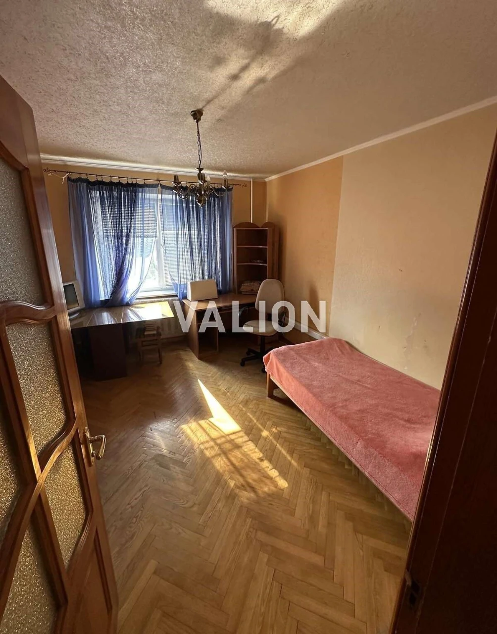Продаж 3-к квартири вул. Милославська 37