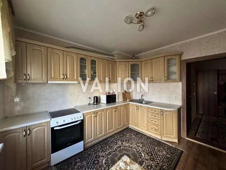 Продаж 2-к квартири вул. Милославська 16