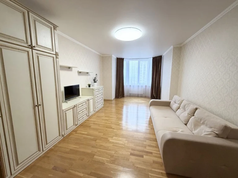 Продаж 3к квартири Генератор. ЖК Троєщина 104м2 з гарним рем