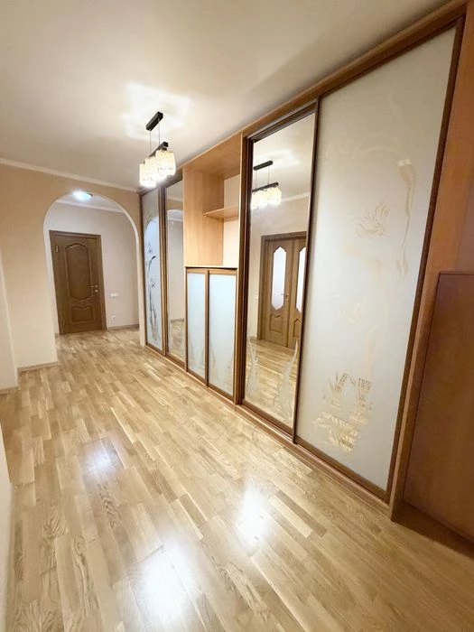 Продаж 3к квартири Генератор. ЖК Троєщина 104м2 з гарним рем
