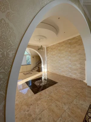 Альтернатива квартирі: триповерховий котедж 203 м² з пентхау